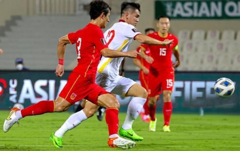 yl23455永利-越南队13日集中备战 阮进灵成确诊感染新冠第三人