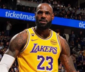 yl23455永利-湖媒：詹姆斯已从伤病名单中移除，明日对阵火箭可以出战